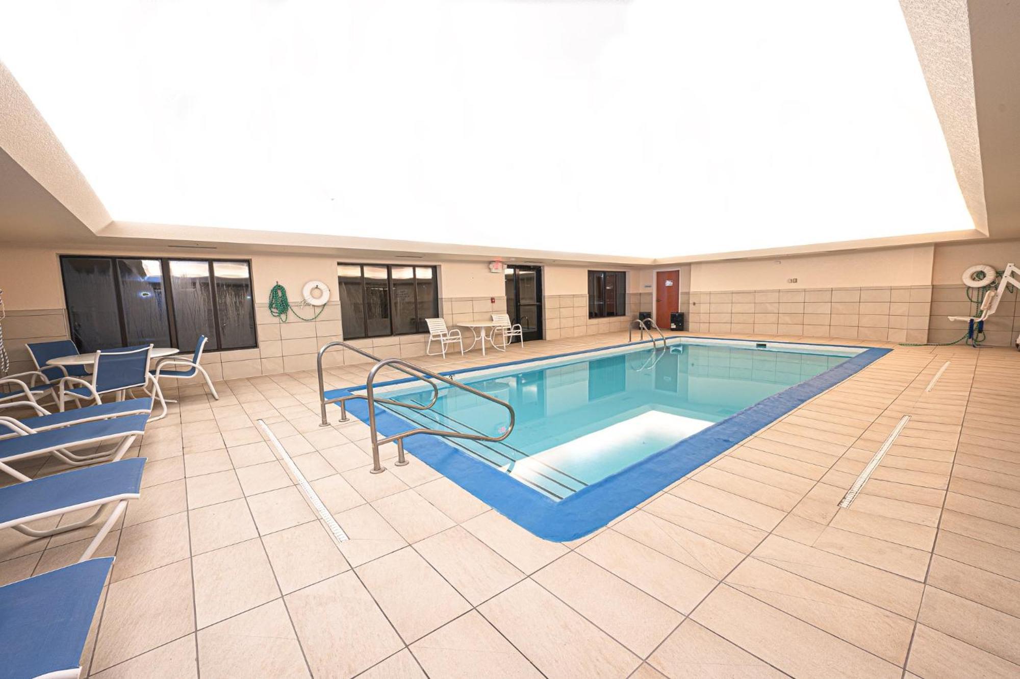 Holiday Inn Express & Suites Springfield By Ihg Esterno foto